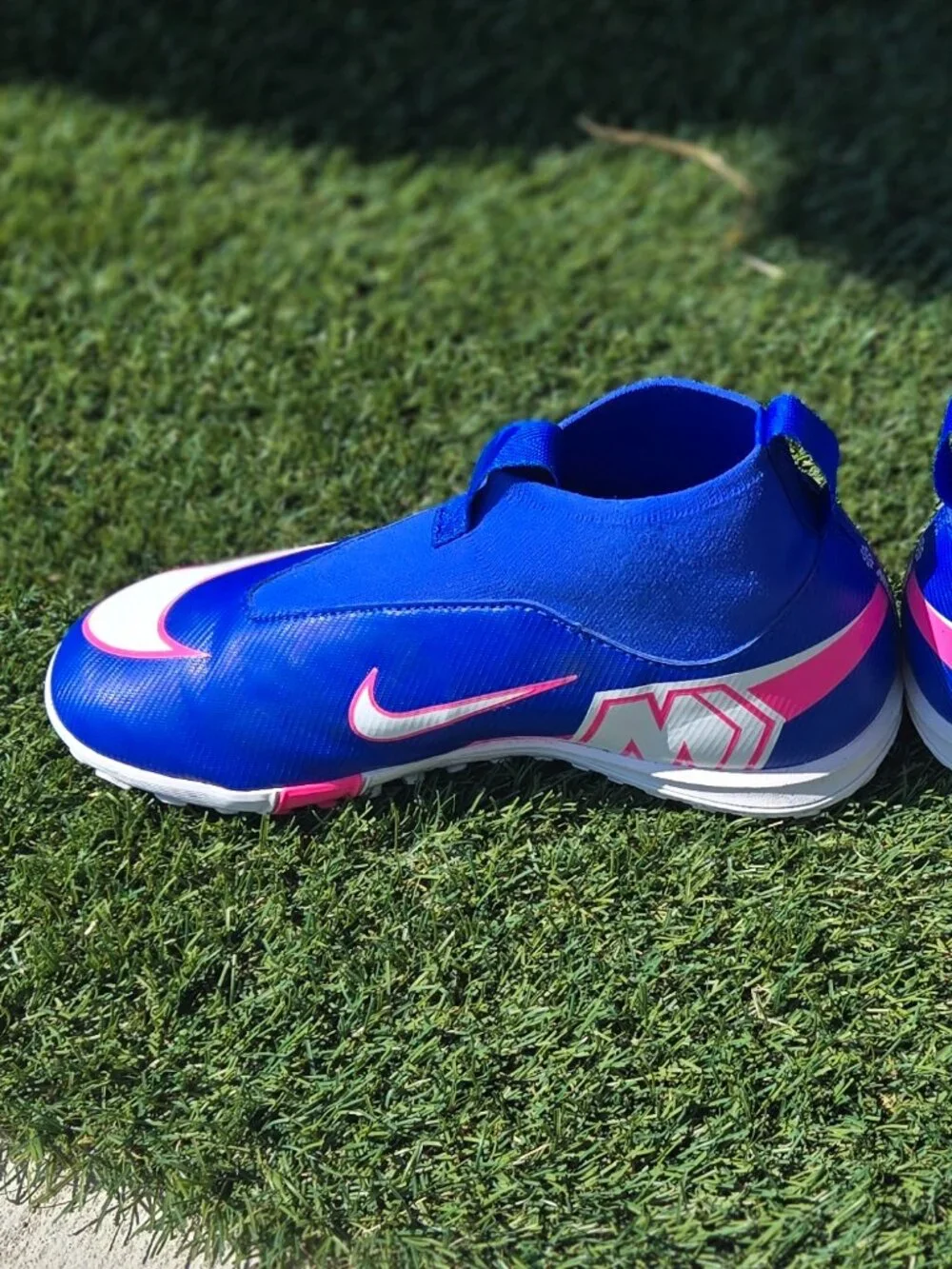 Nike Laceless Turf Soccer Shoes Blue White Pink Athletic Cleats Size - 3.5